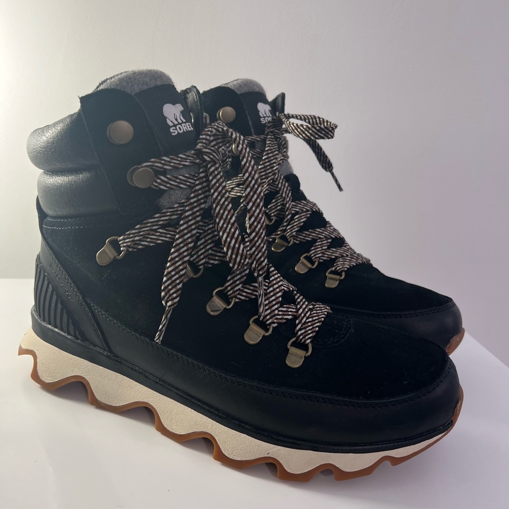 Women’s Sorel Kinetic Conquest Boots, Black, Size 10